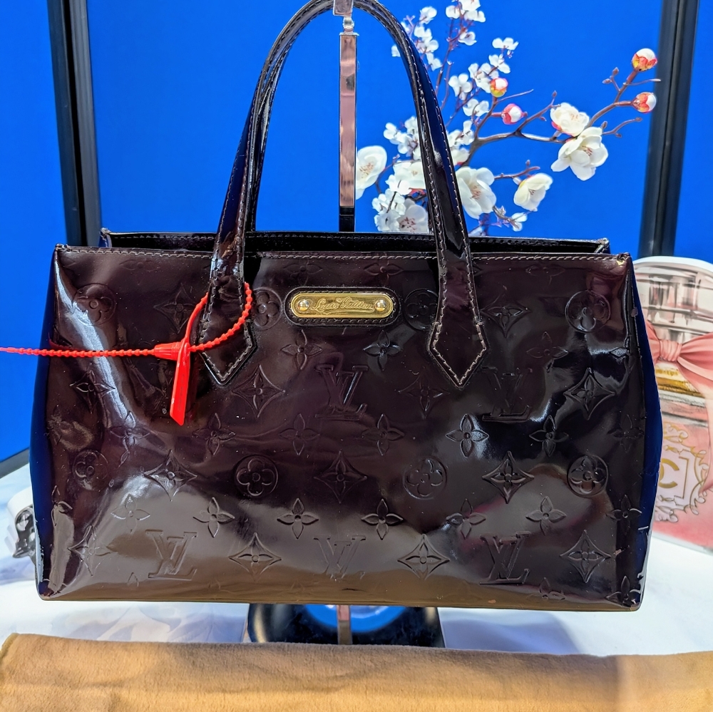 Louis Vuitton Wilshire PM Vernis Tote with Gold Hardware - Picture 2 of 16